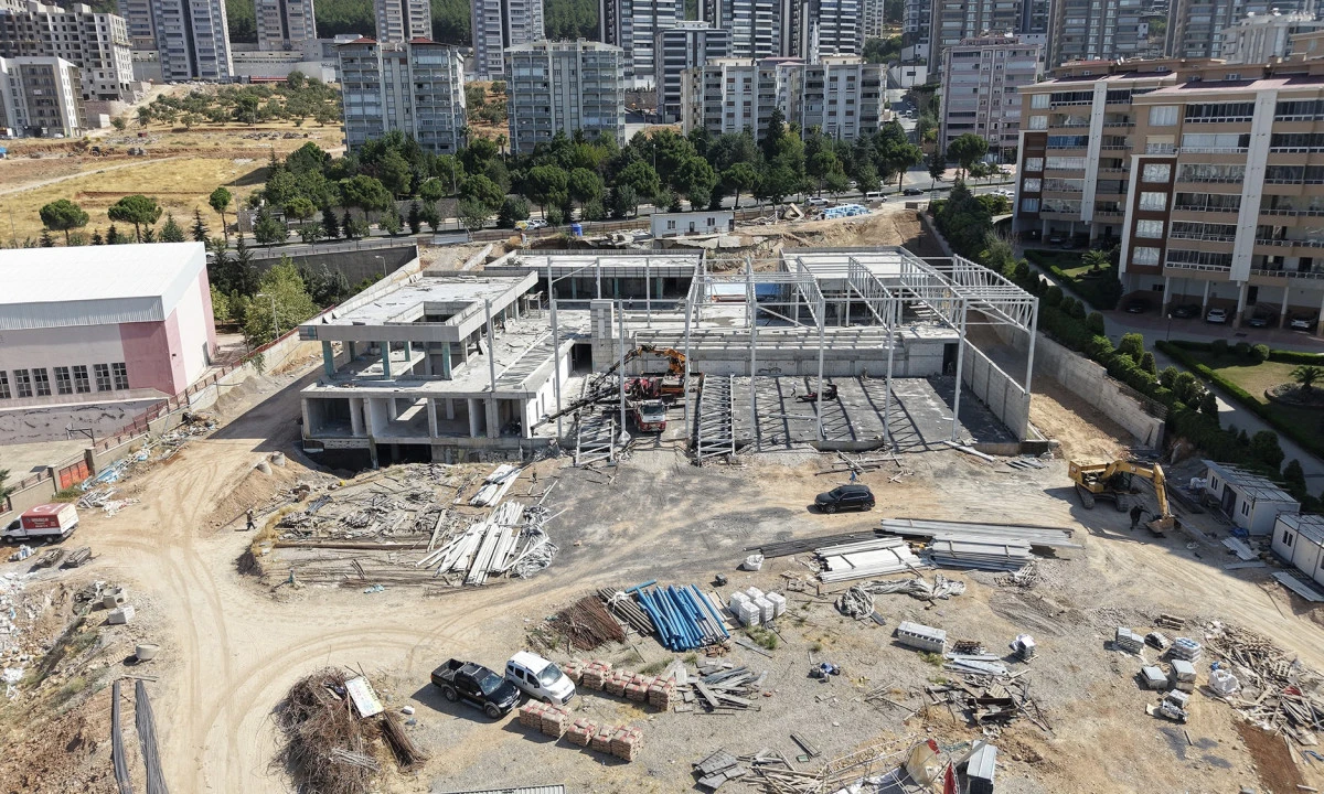 Gen&ccedil;ler İ&ccedil;in Tasarlandı, T&uuml;rkiye&rsquo;ye &Ouml;rnek Olacak   Kahramanmaraş Gen&ccedil;lik ve Spor Merkezi Y&uuml;kseliyor