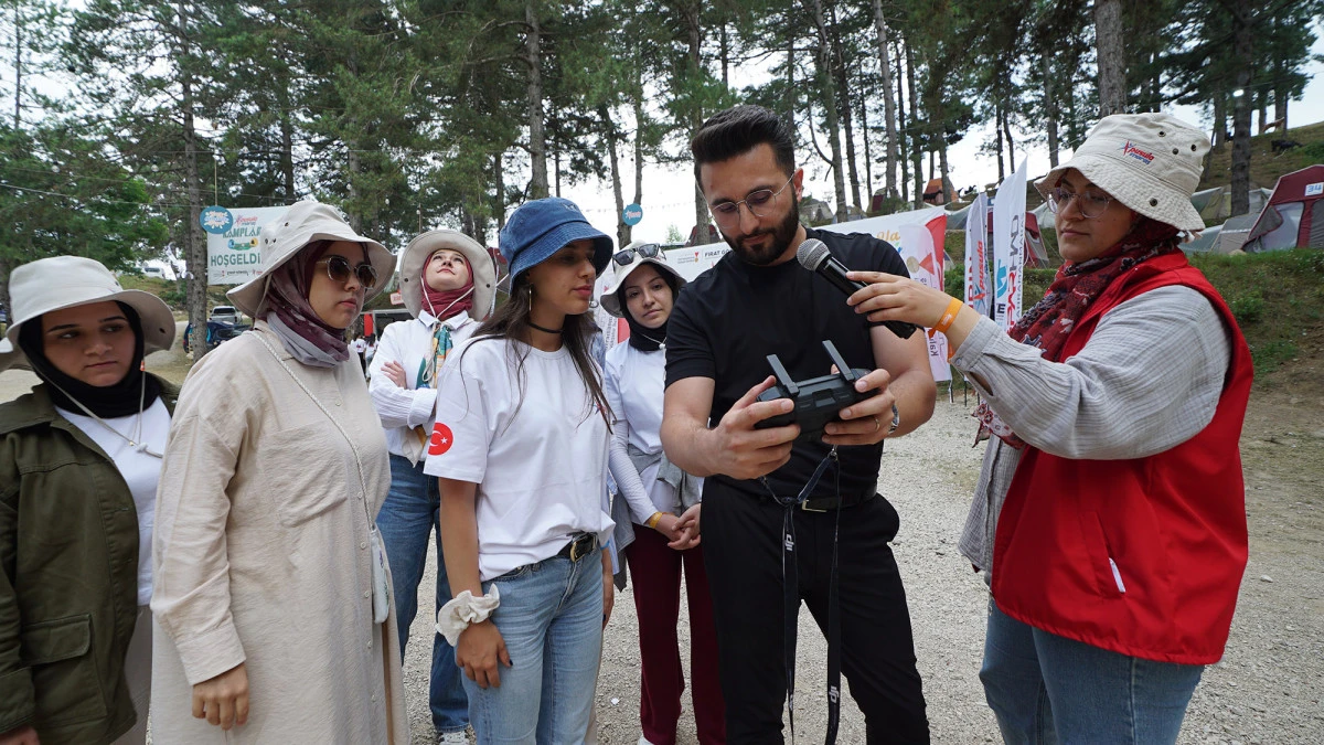 Gen&ccedil;ler Pusula Maraş Kampında Yeni Medya ve Fotoğraf&ccedil;ılığı Keşfetti