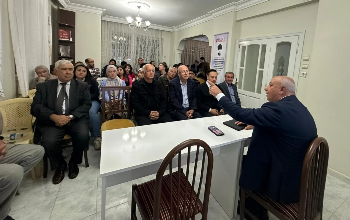 Gençlik Gelişim Akademisi, Rektör Bakan’ın “Türkiye Yüzyılı ve Gençlik” Söyleşisi ile Başladı