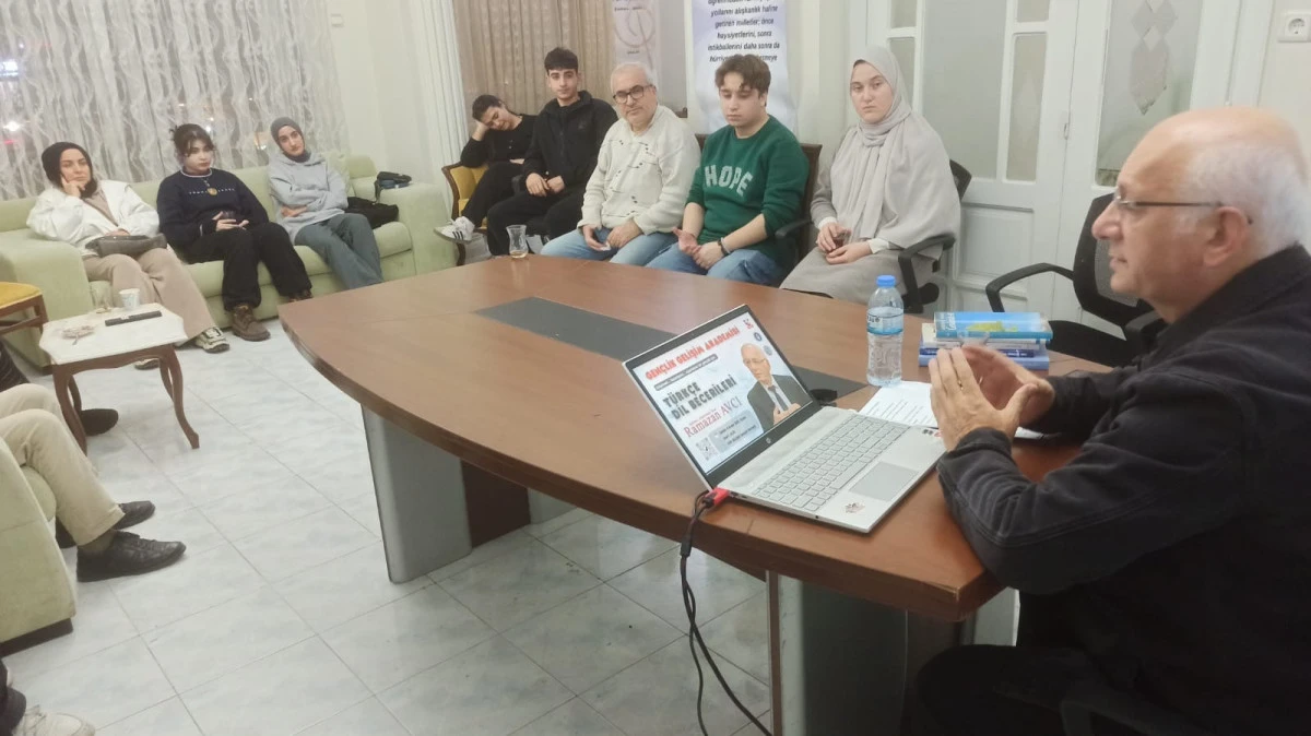 Gençlik Gelişim Akademisi’nde Türkçe Becerileri ve Yapay Zeka Birlikte Ele Alındı