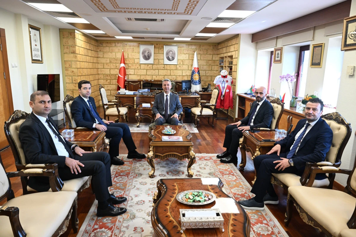 Gen&ccedil;lik Hizmetleri Genel M&uuml;d&uuml;r&uuml; Efendioğlu&rsquo;ndan Rekt&ouml;r Okumuş&rsquo;a Ziyaret