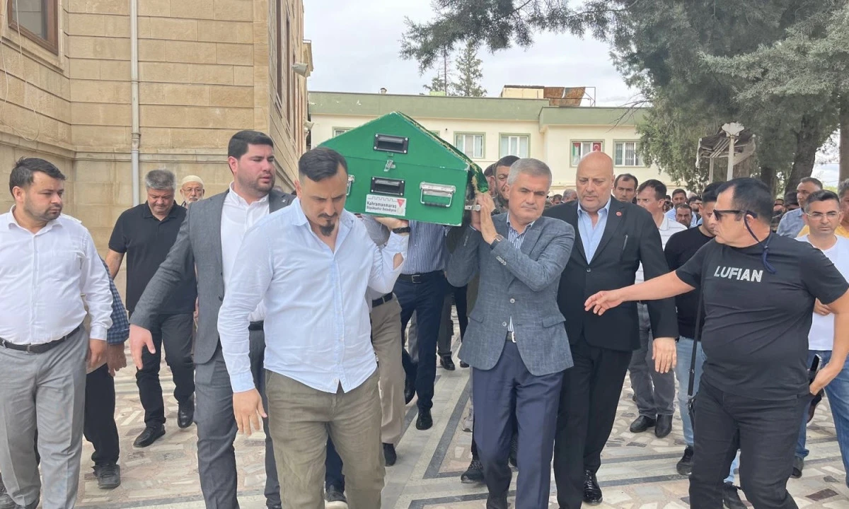G&ouml;ksun İl&ccedil;e Mill&icirc; Eğitim M&uuml;d&uuml;r&uuml; Akpınar&rsquo;ın Acı G&uuml;n&uuml;: Babasını Son Yolculuğuna Uğurladı