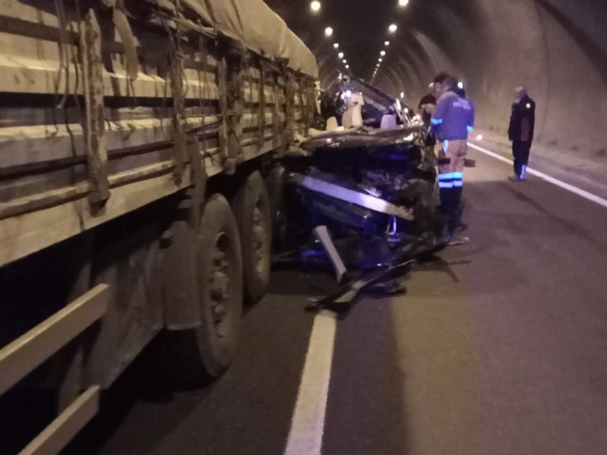 Göksun Mahzuni Şerif Tüneli’nde Feci Kaza: 1 Ölü, 4 Yaralı