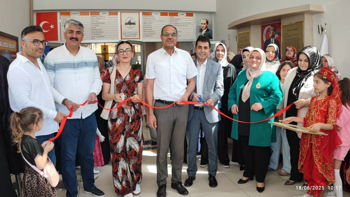 Halk Eğitimi Merkezi Kursiyerlerinden Göz Dolduran Sergi