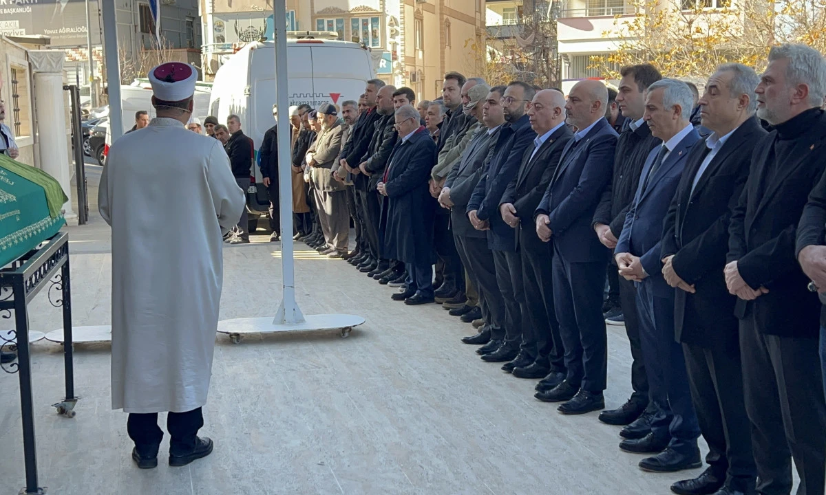 Hayırsever İş İnsanı Haluk Şerbet&ccedil;i&rsquo;nin Annesi G&uuml;l&uuml;zar Şerbet&ccedil;i Son Yolculuğuna Uğurlandı