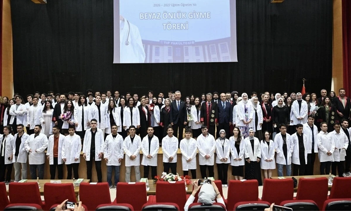 Hekimliğin İlk Nabzı KS&Uuml;&rsquo;de Attı: Geleceğin Doktorları Beyaz &Ouml;nl&uuml;klerini Giydi