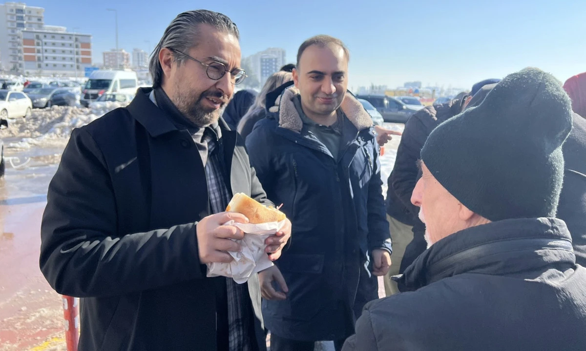 HG Hospital&rsquo;da Y&uuml;zlerce Kişiye Sucuk Ekmek İkramı