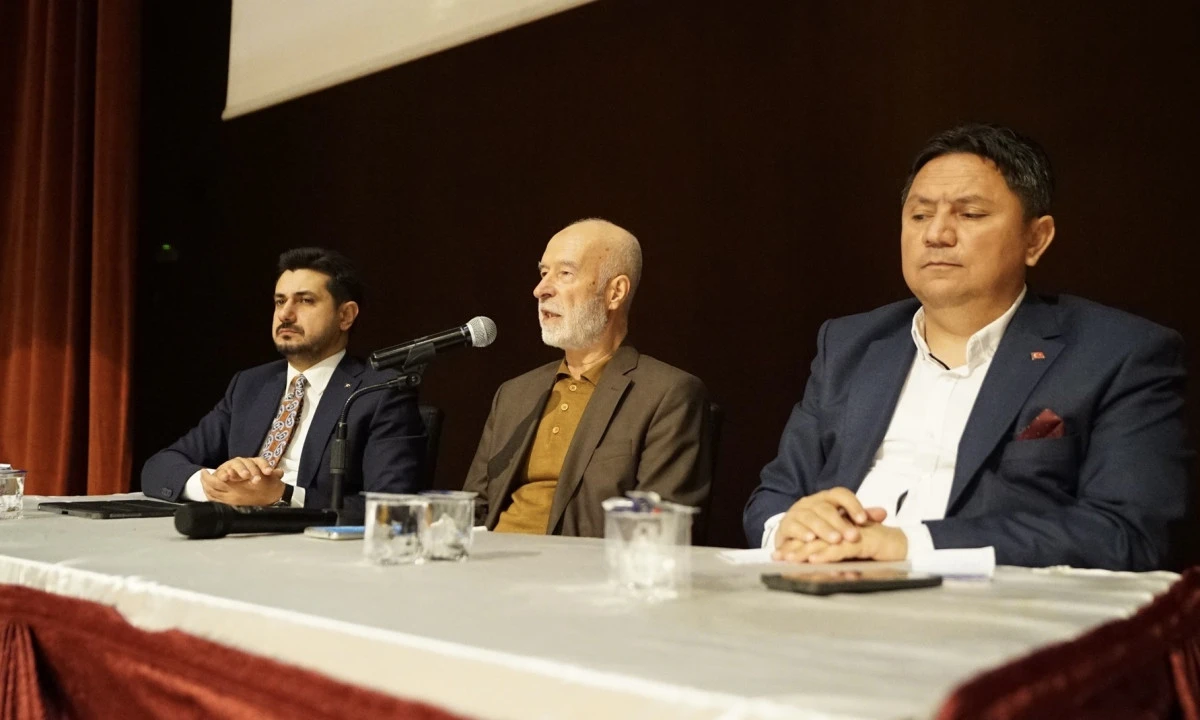 &ldquo;H&uuml;r Yaşadım, H&uuml;r Yaşarım&rdquo; Konferansı Gen&ccedil;leri Mill&icirc; M&uuml;cadele Ruhu ile Buluşturdu