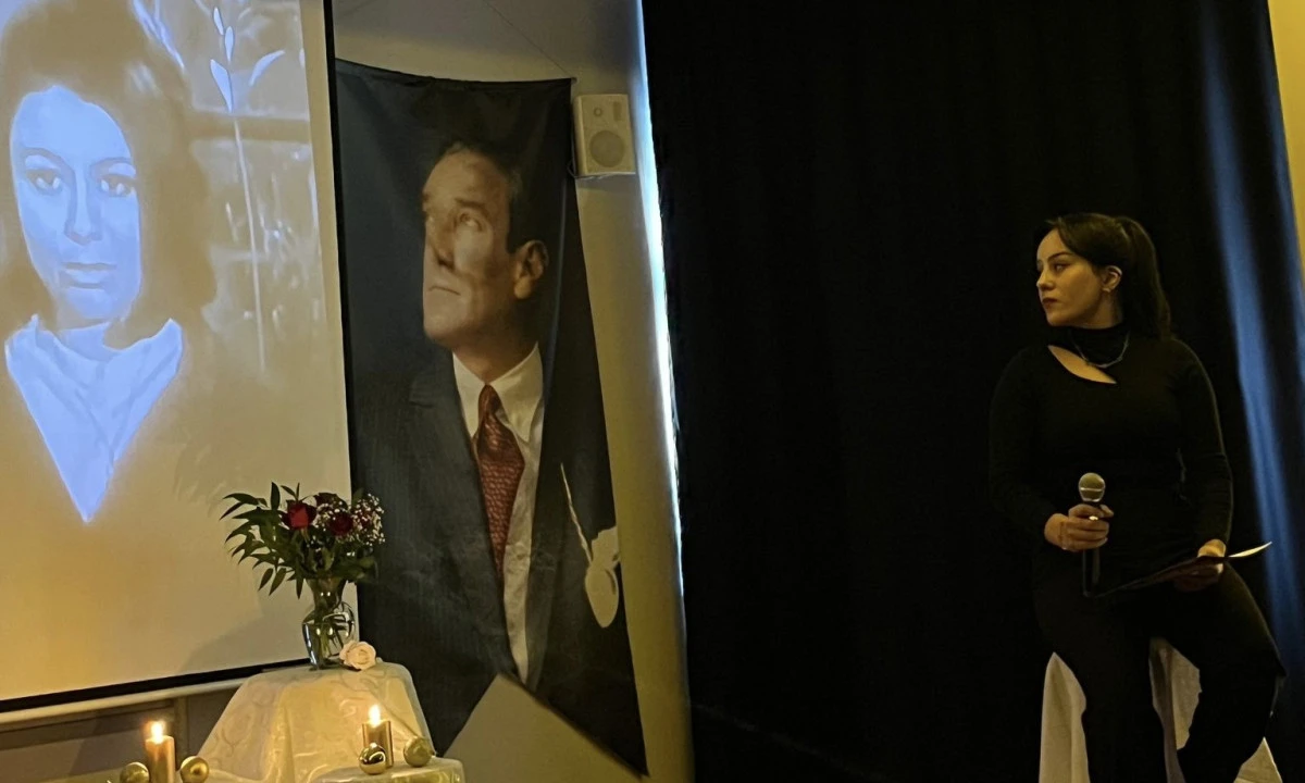 &ldquo;İ&ccedil;imizden Yansıyanlar&rdquo; Şiir Dinletisi Duygulandırdı