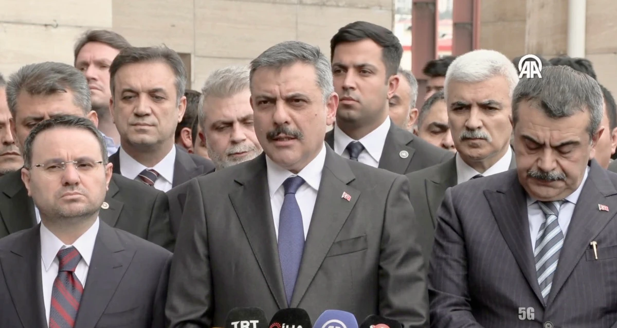 İ&ccedil;işleri Bakanı &Ccedil;ift&ccedil;i a&ccedil;ıkladı! &Ouml;l&uuml; sayısı 9'a y&uuml;kseldi