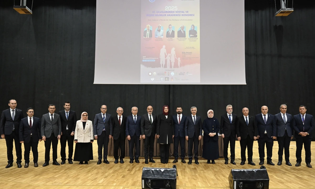 III. Uluslararası Sosyal ve Beşeri Bilimler Akademisi Kongresi Başladı