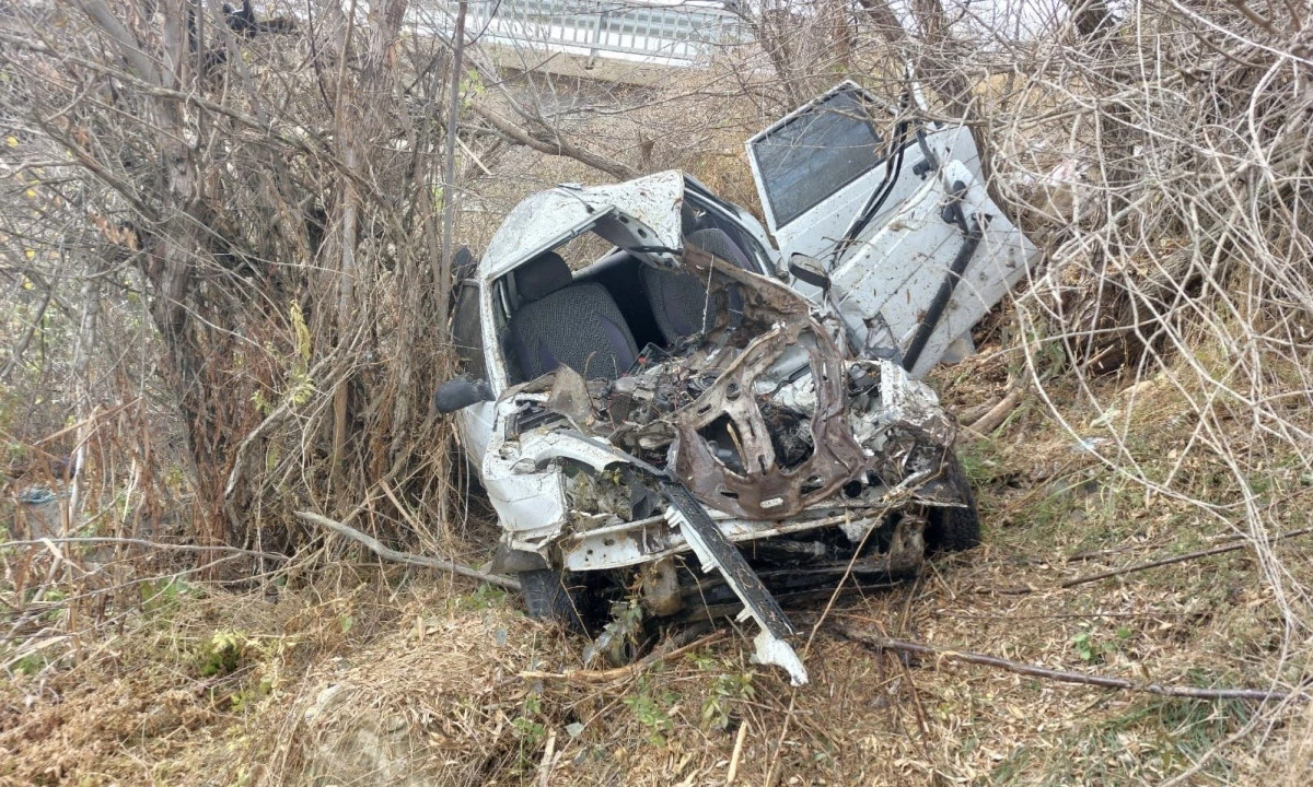 İki Kaza: Göksun’da Otomobil Köprüden Uçtu: Anne ve Oğlu Yaralandı