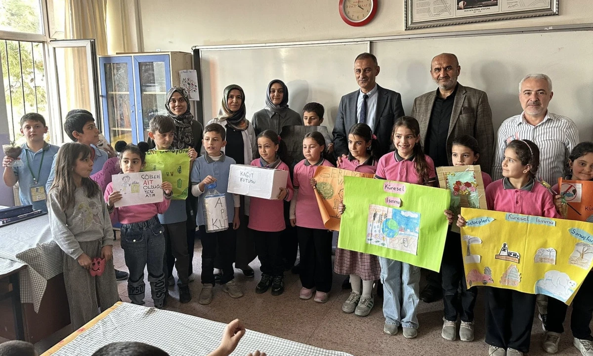 İstiklal İlkokulu Öğrencilerinden Anlamlı Mesaj: Dünya Bizimle Nefes Alsın