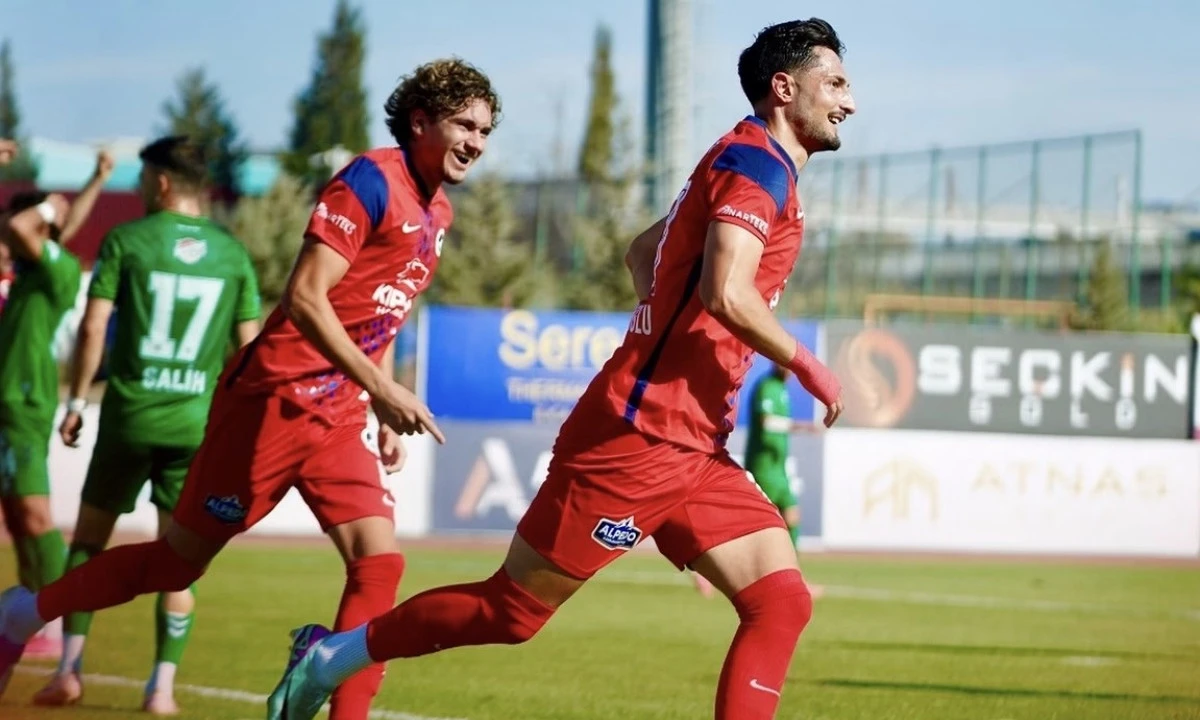 İstiklalspor İlk Yarıyı &Ouml;nde Kapattı, İkinci Yarıda Yıkıldı: 1-3
