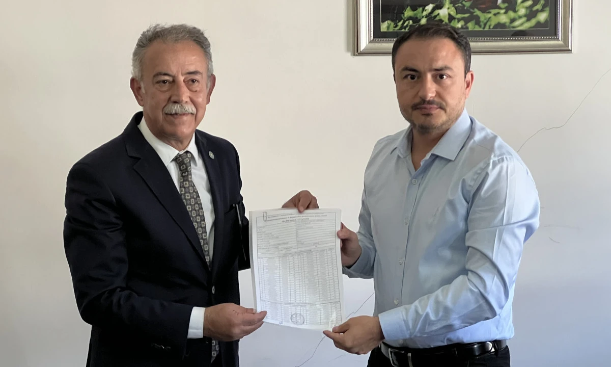 İyi Partide Yani Başkan Bastırmacı: Mazbatasını Aldı, Devir Teslim Töreniyle Koltuğa Oturdu