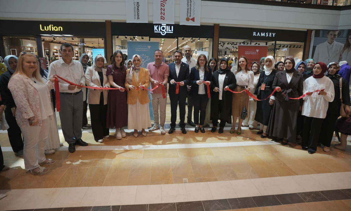 Kadınların El Emeği ve &Uuml;retkenliği Yıl Sonu Sergisinde Ta&ccedil;landı