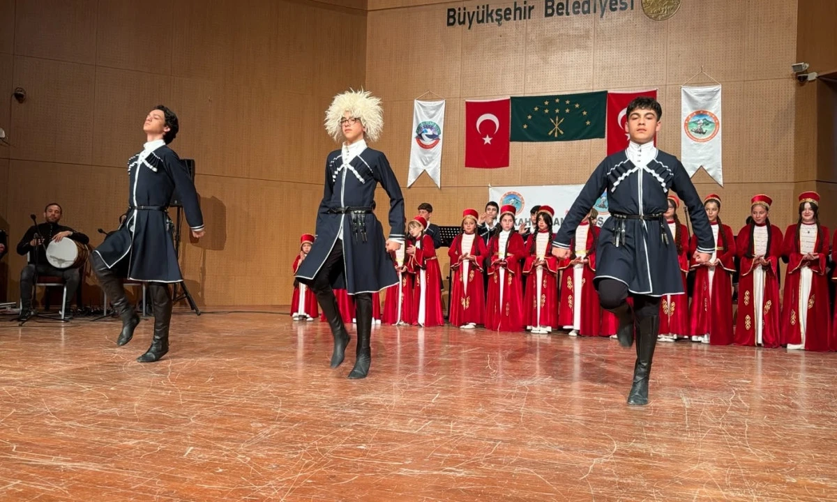 Kafkasya&rsquo;nın Zengin Mirası Sahneye Taşındı