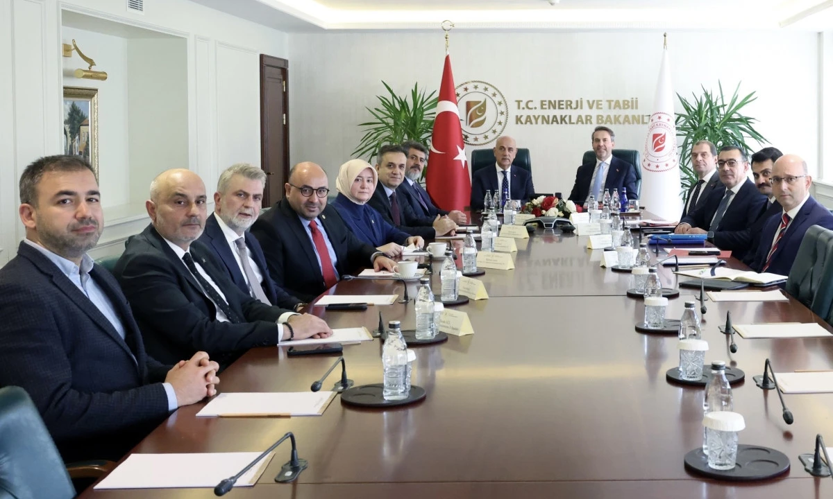 Kahramanmaraş Heyetinden Enerji ve Tabii Kaynaklar Bakanı Bayraktar’a Ziyaret