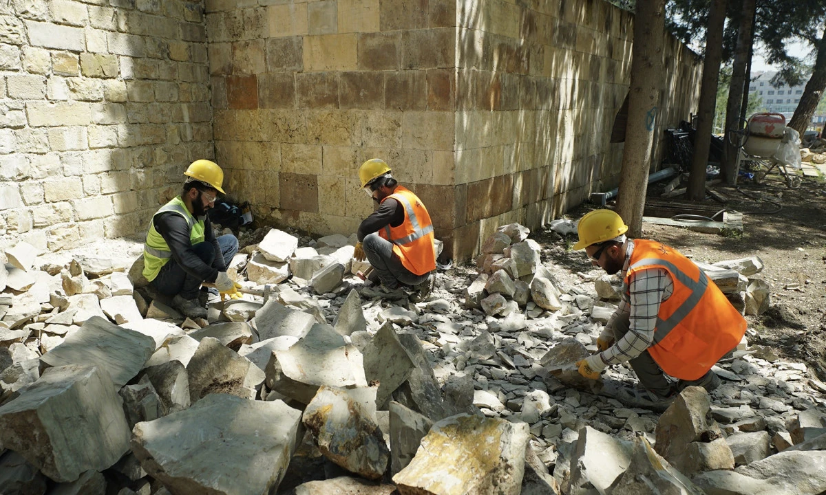 Kahramanmaraş Kalesi&rsquo;nde Restorasyon &Ccedil;alışmaları T&uuml;m Hızıyla S&uuml;r&uuml;yor