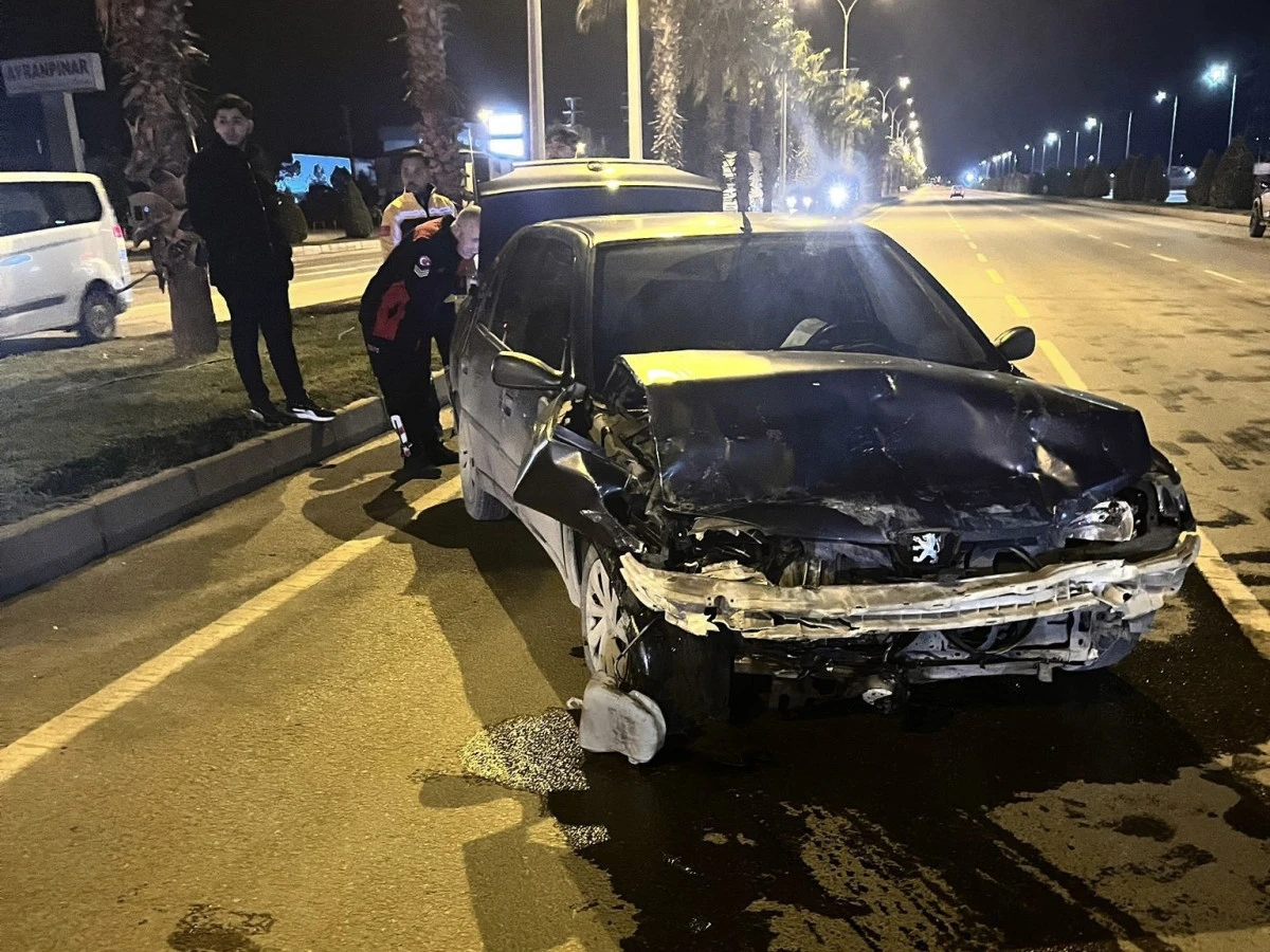 Kahramanmaraş&ndash;Adana Yolu Otogar Karşısında Kaza: 4 Yaralı, 1&rsquo;inin Durumu Ağır