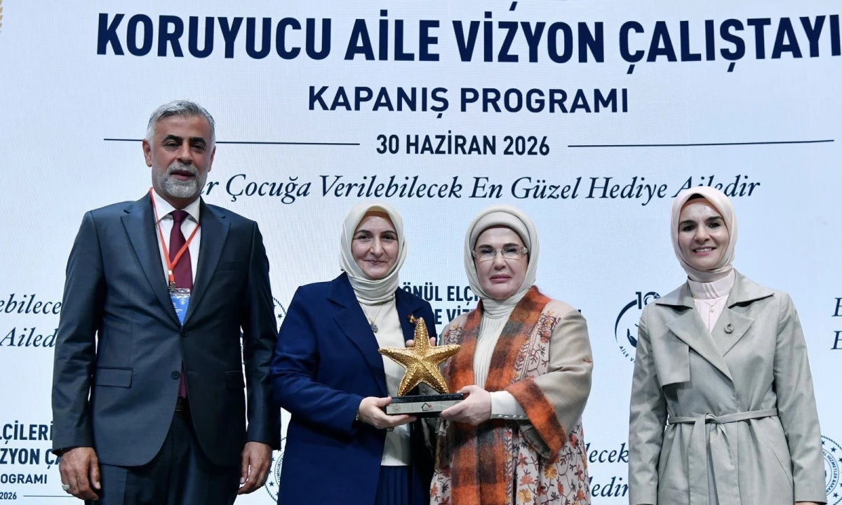 Kahramanmaraş&rsquo;ın Koruyucu Aile Başarısı &Ouml;d&uuml;lle Ta&ccedil;landı