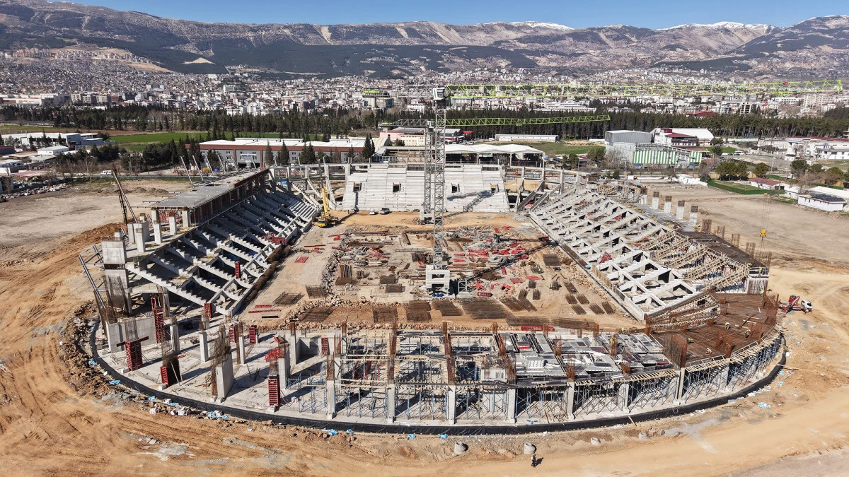 Kahramanmaraş'ın stadyumu y&uuml;kseliyor