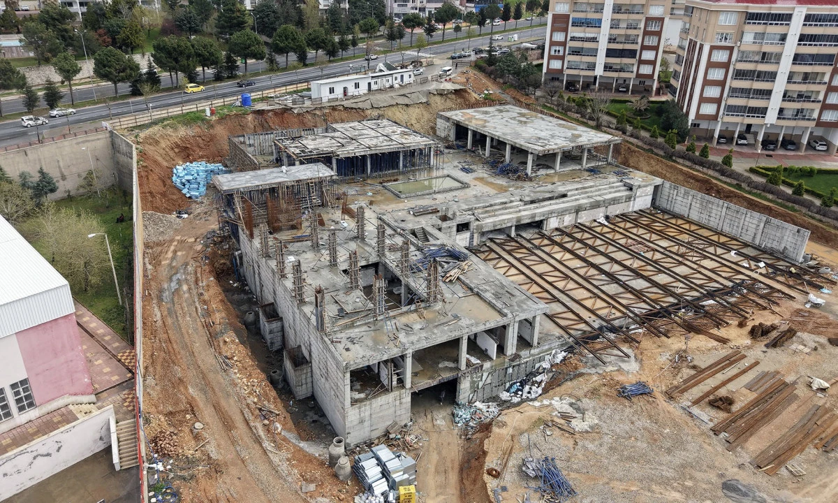 Kahramanmaraş&rsquo;ın Yeni Nesil Gen&ccedil;lik ve Spor Kompleksi Hızla Y&uuml;kseliyor