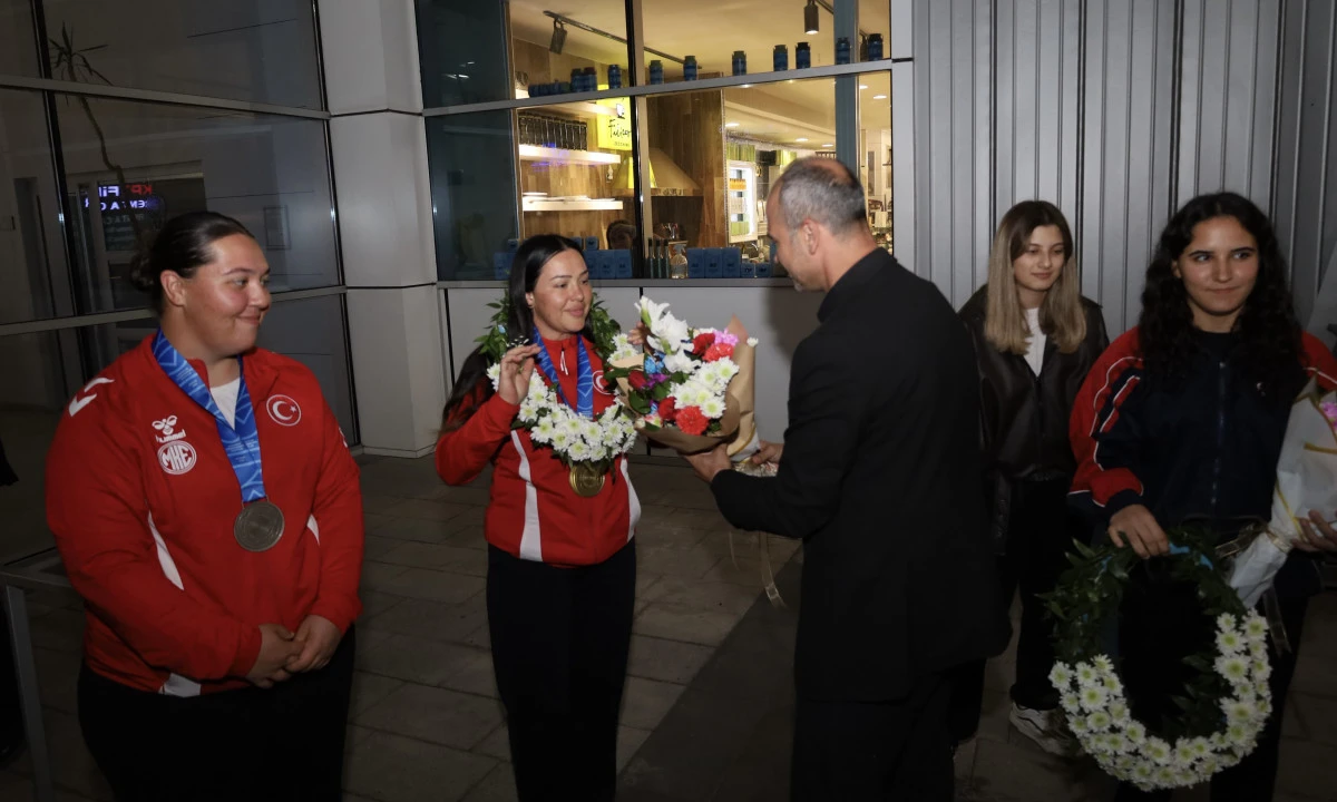 Kahramanmaraşlı milli sporculara coşkulu karşılama