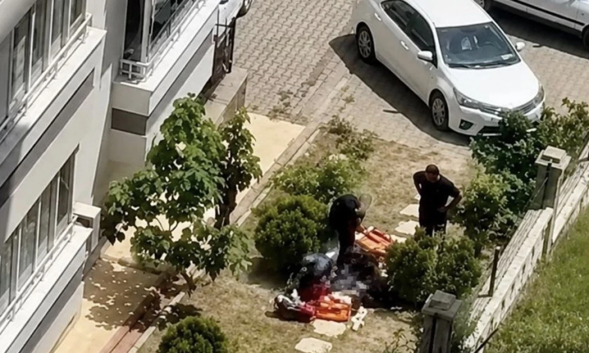 Kahramanmaraş&rsquo;ta Cam Silerken 9. Kattan D&uuml;şen Gen&ccedil; Hayatını Kaybetti