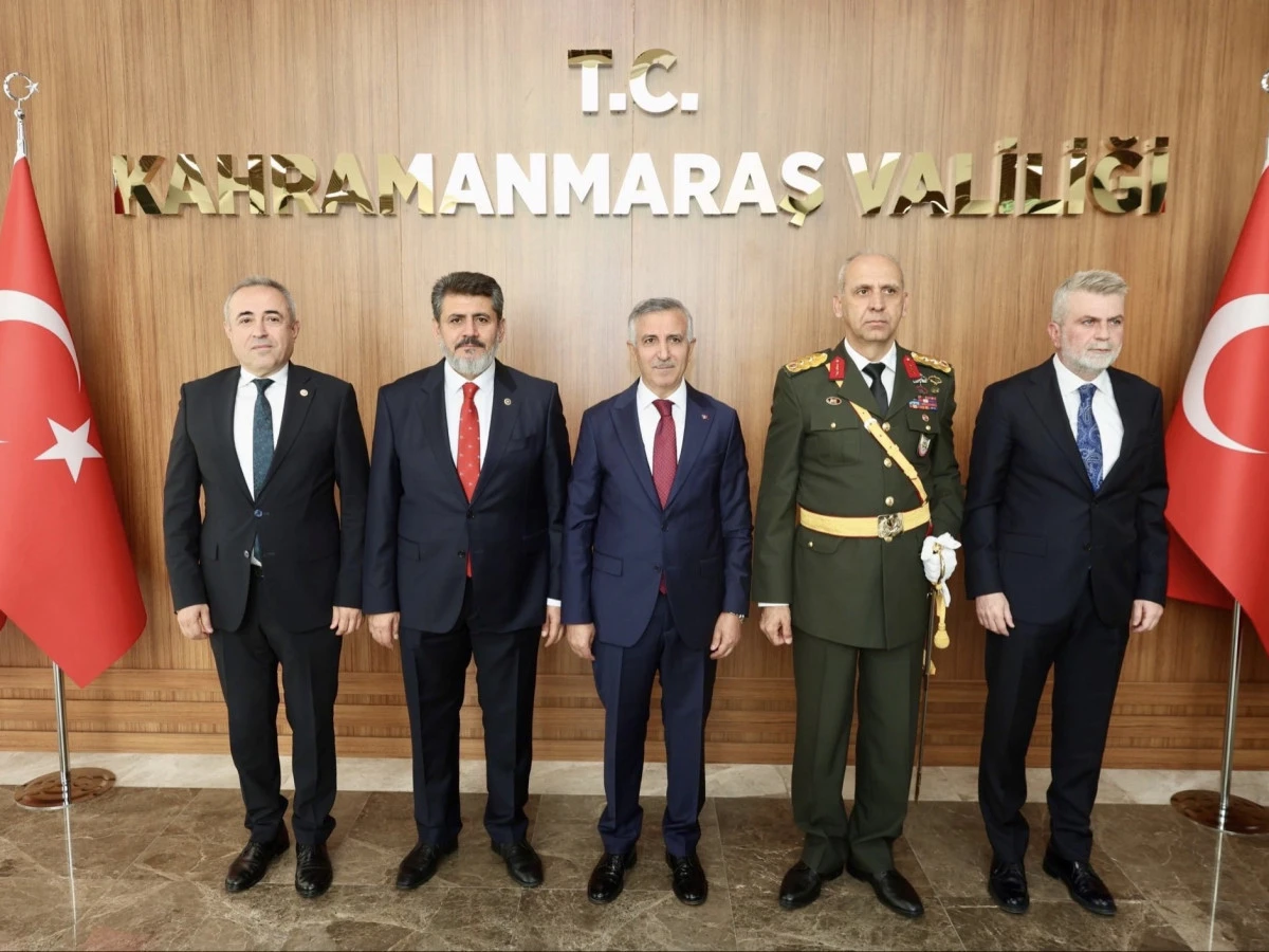 Kahramanmaraş’ta Cumhuriyet’in 102. Yılı Coşkuyla Kutlandı: Valilikte Tebrik Kabul Töreni Gerçekleştirildi