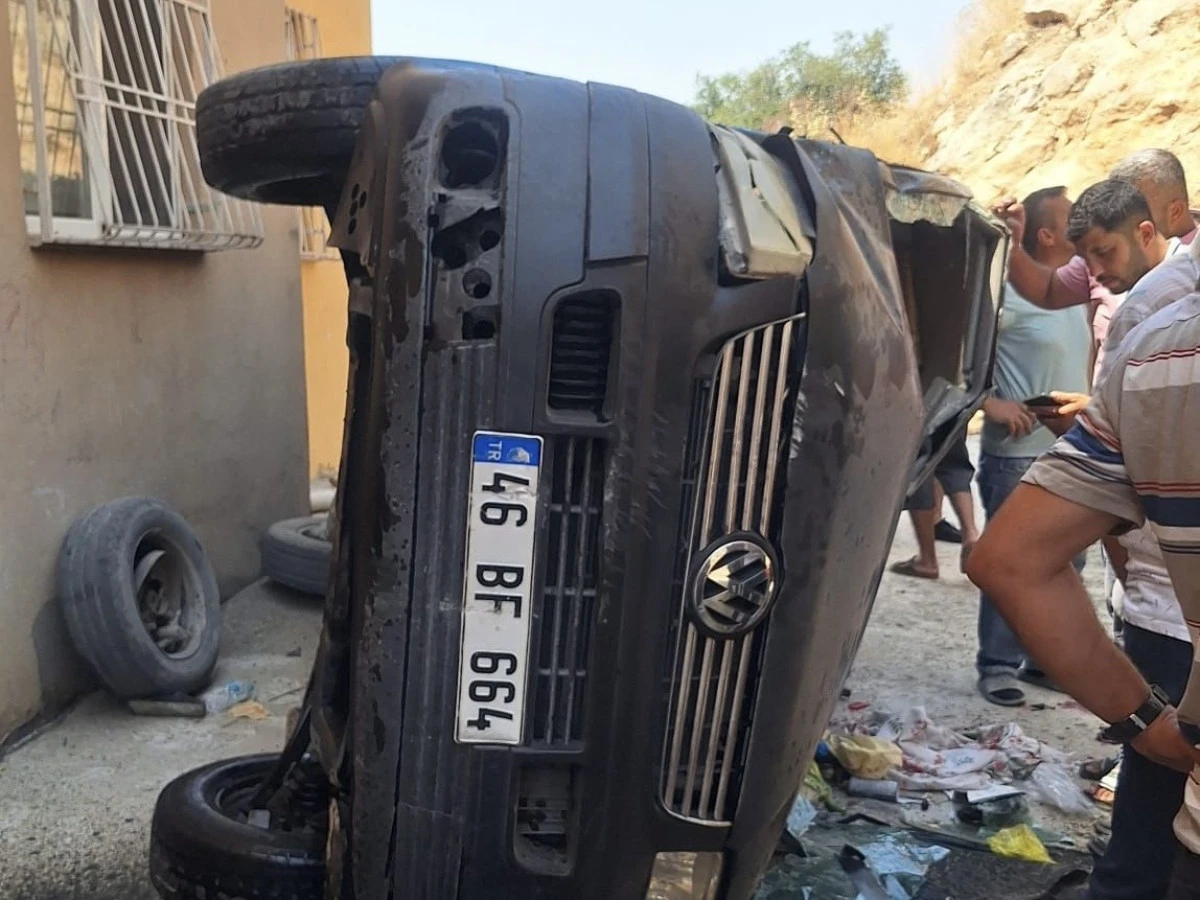 Kahramanmaraş’ta Feci Kaza: Otomobil Bina Parkına Uçtu, 1 Yaralı Kurtarıldı