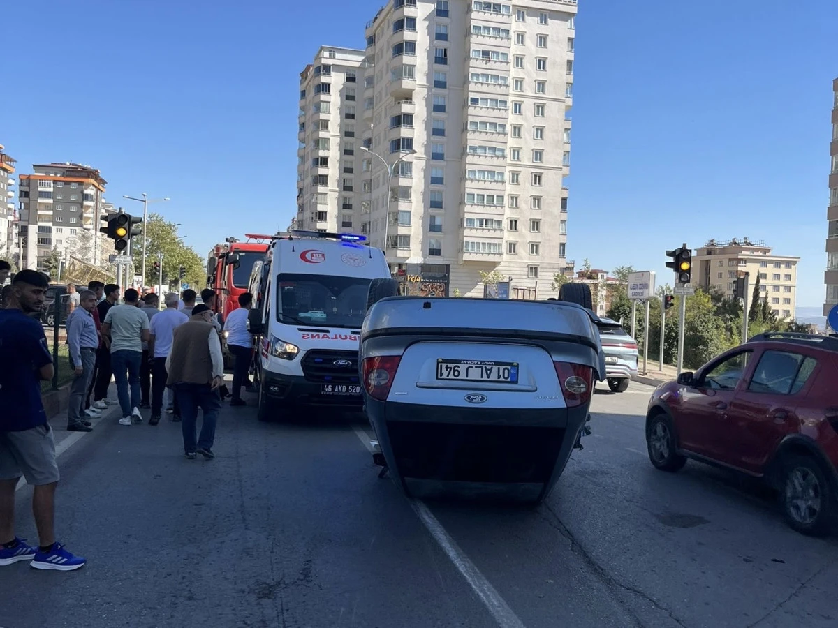 Kahramanmaraş’ta İki Araç Çarpıştı: Otomobil Ters Döndü