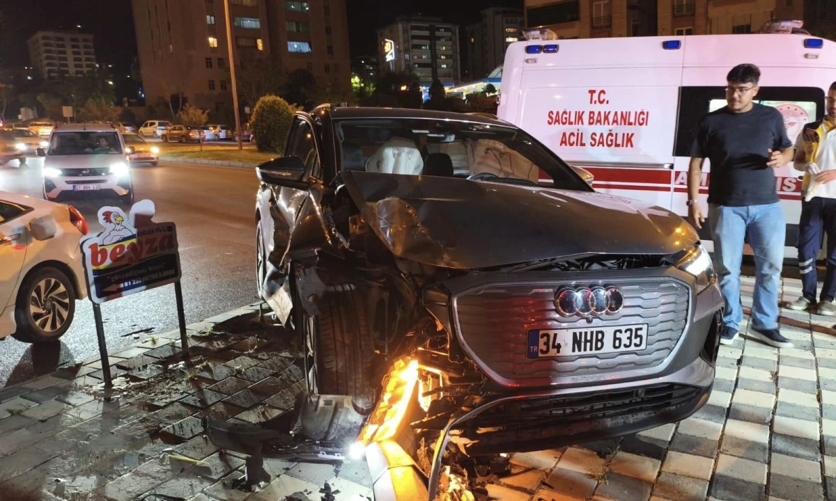 Kahramanmaraş&rsquo;ta İki Ayrı Trafik Kazası: İtfaiye Ekipleri Zamana Karşı Yarıştı
