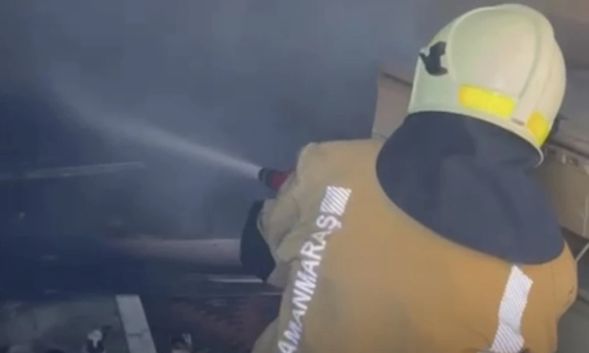 Kahramanmaraş&rsquo;ta İki Ayrı Yangın: İtfaiyenin Hızlı M&uuml;dahalesi Felaketi &Ouml;nledi