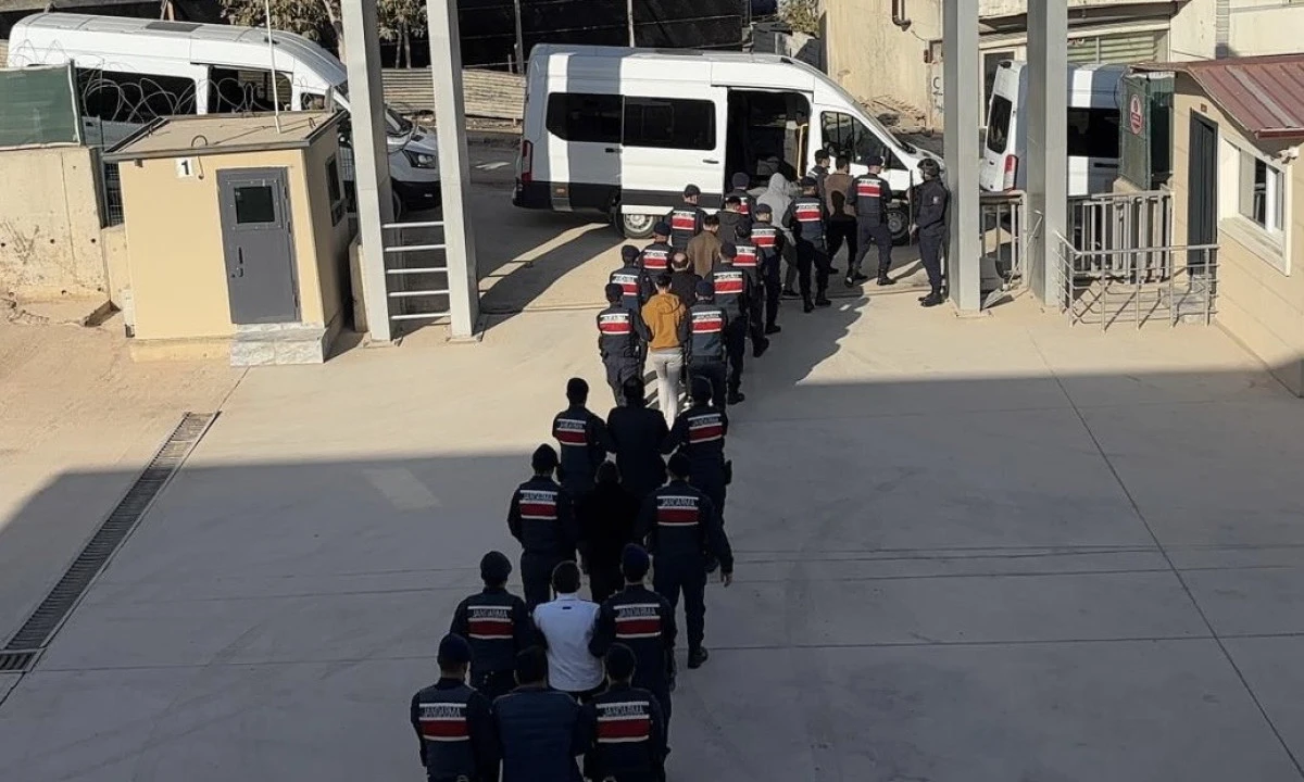 Kahramanmaraş’ta jandarmadan tefecilik ve suç örgütü operasyonu: 17 kişi tutuklandı