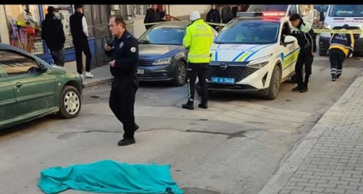 Kahramanmaraş&rsquo;ta Karne G&uuml;n&uuml; Acı Bitti: 6 Yaşındaki &Ccedil;ocuk Aracın Altında Can Verdi