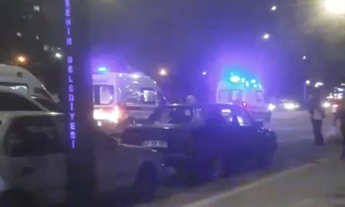 Kahramanmaraş’ta Kavşakta Kaza: Motosiklet Yayaya Çarptı, 2 Yaralı