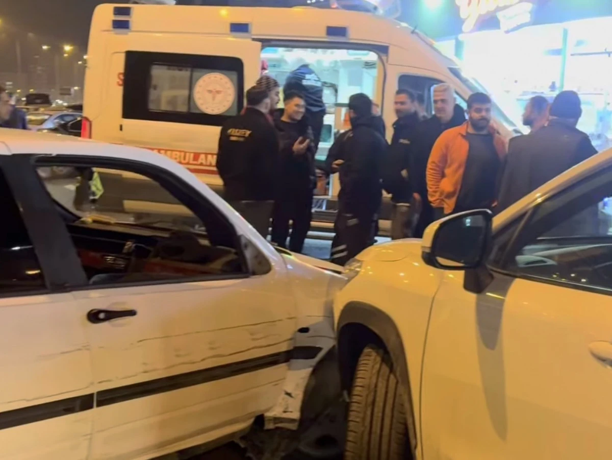 Kahramanmaraş&rsquo;ta Maddi Hasarlı Kaza: Kuzey &Ccedil;evre Yolunda Trafik Uzun S&uuml;re Aksadı