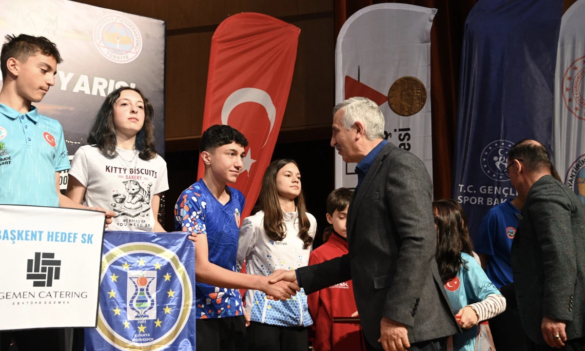 Kahramanmaraş&rsquo;ta oryantiring şampiyonası heyecanı: Gen&ccedil;ler &ouml;d&uuml;llerine kavuştu