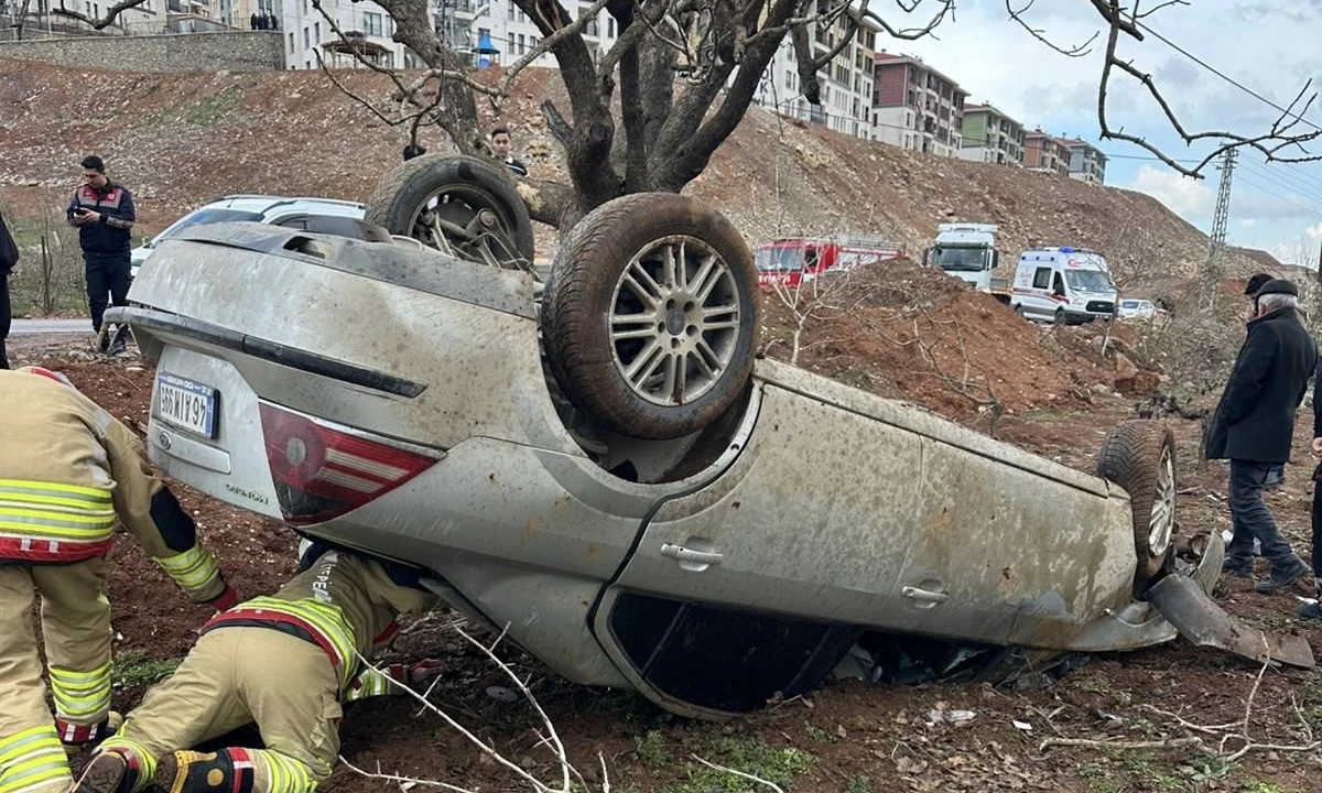 Kahramanmaraş&rsquo;ta Peş Peşe Trafik Kazaları: Onikişubat ve T&uuml;rkoğlu&rsquo;nda Maddi Hasar ve Yaralanmalar