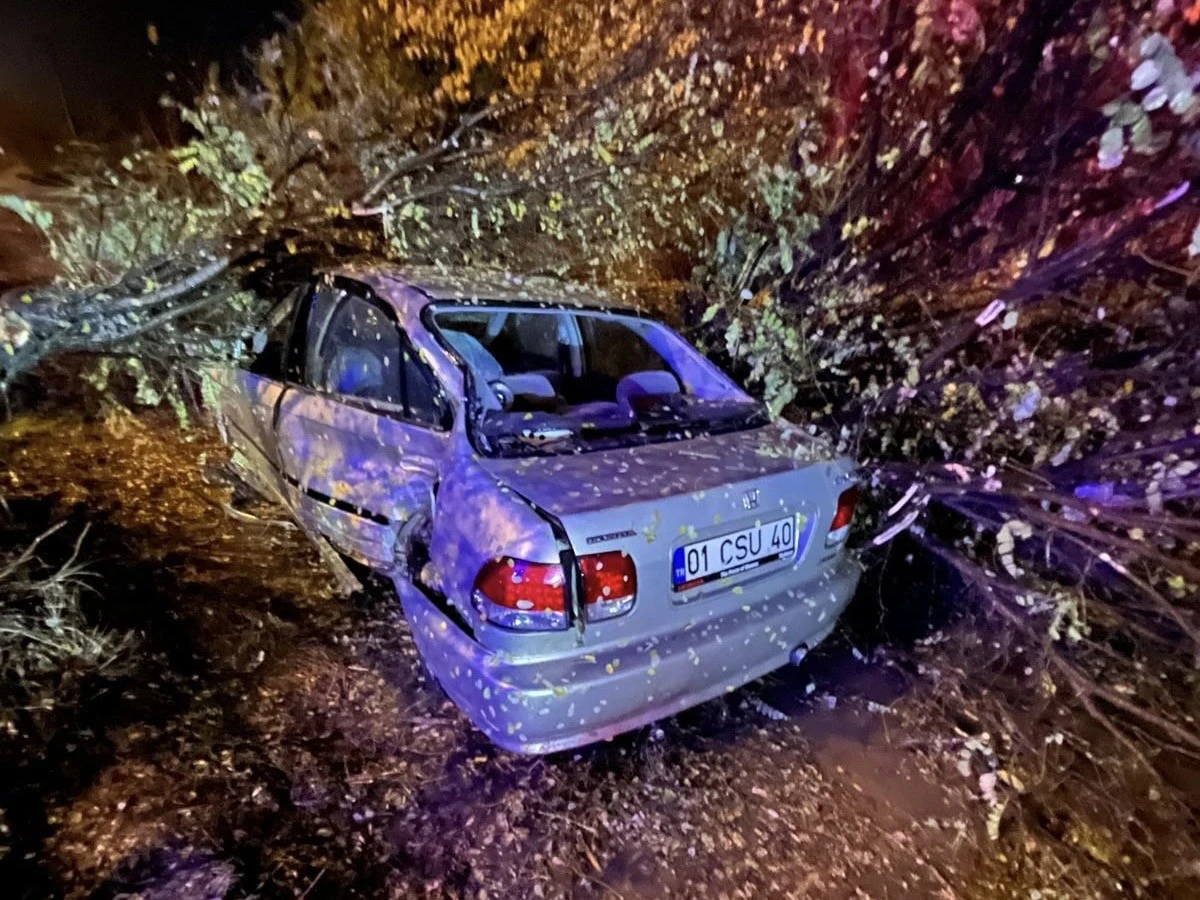 Kahramanmaraş’ta Şarampole Yuvarlanan Araçta 2 Kişi Yaralandı