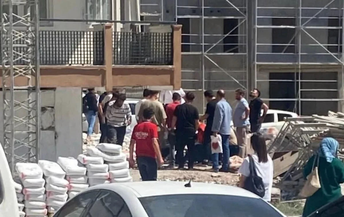 Kahramanmaraş’ta Tadilat İhmali Can Yakıyordu: Molozlar Gençlerin Üzerine Düştü
