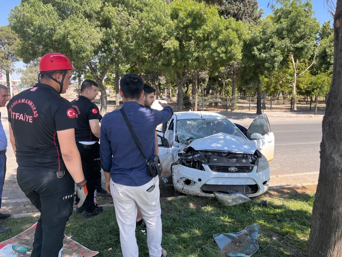 Kahramanmaraş’ta Tek Taraflı Trafik Kazası: 4 Yaralı, Araçta Sıkışan Var
