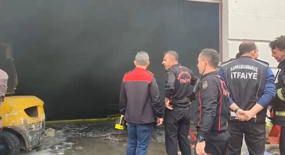 Kahramanmaraş’ta Tekstil Deposu Alevlere Teslim Oldu