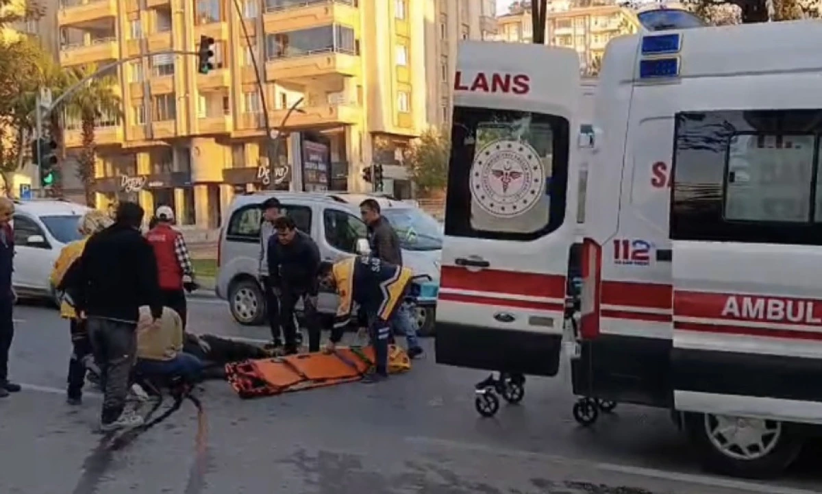 Kahramanmaraş’ta Trafik Işığında Feci Kaza: Yolun Karşısına Geçen Yaya Ağır Yaralandı