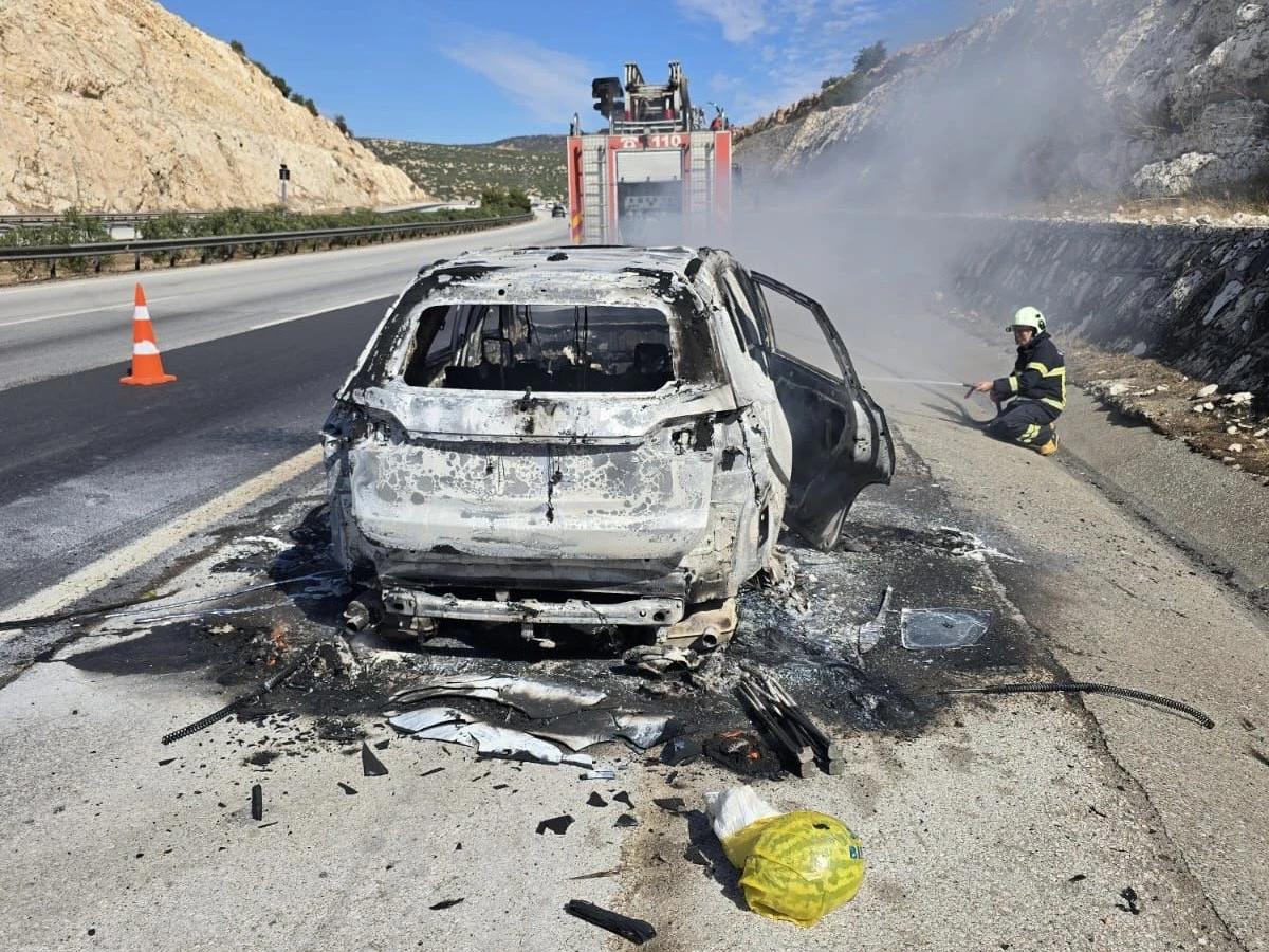 Kahramanmaraş’ta “Yandı, Bitti, Kül Oldu” Dedirten Araç Yangını