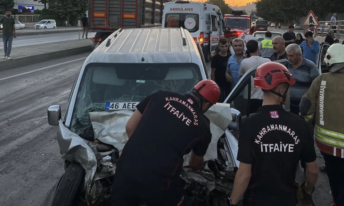 Kahramanmaraş&rsquo;ta Zincirleme Trafik Kazası: 4 Kişi Yaralandı