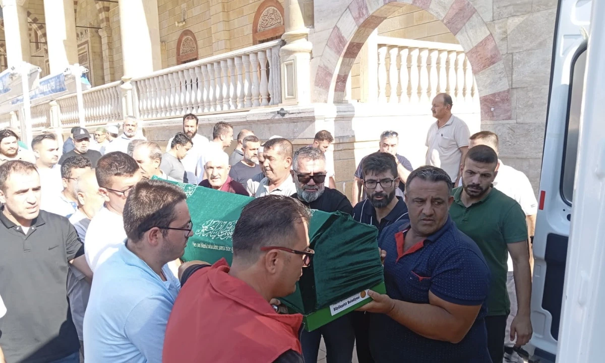 Kanal Maraş ailesinin acı günü: Şerife Büyüksakallı dualarla son yolculuğuna uğurlandı