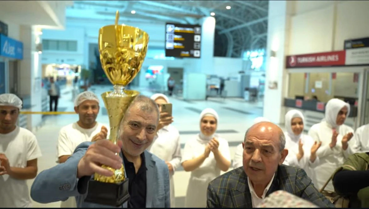 Kanbur Kardeşlerden Coşkulu Karşılama: MADO Akdeniz Turizm MTAL Türkiye Birincisi Oldu