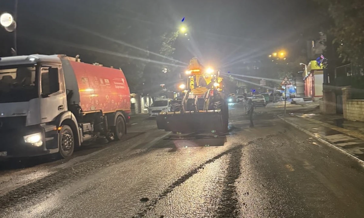 KASKİ Ekipleri Yağış Sonrası Gece G&uuml;nd&uuml;z Sahada